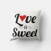 ブラックラブズスウィートはっきりしたタイポグラフィと赤いハート クッション (裏面)