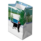 ブラックラブラドールクリスマスウィンタービュー ミディアムペーパーバッグ (正面アングル)