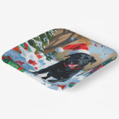 ブラックラブラドールクリスマスフェスティバルスノーシーン ペーパープレート (傾斜あり)