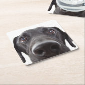 ブラックラブラドールクローズアップポートレート スクエアペーパーコースター (アングル)