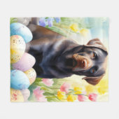 ブラックラブラドールドッグとイースターエッグホリデイ フリースブランケット (正面(横))