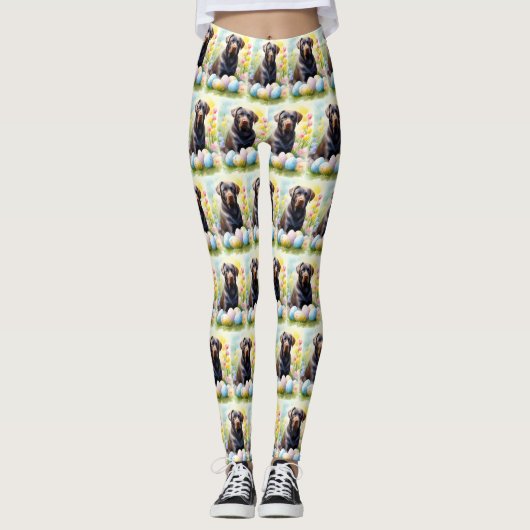 ブラックラブラドールドッグとイースターエッグホリデイ レギンス (正面)