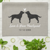 ブラックラブラドールリトリーバーズウィズハートカスタム文字 キッチンタオル (折り畳み)