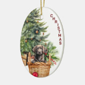 ブラックラブラドールレトリバーの子犬のウィッカーバスケットのクリスマス セラミックオーナメント (左)