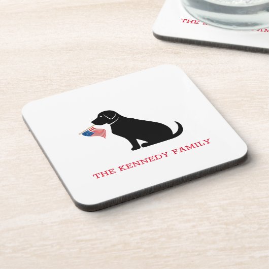 ブラックラボドッグ米国国旗の家族の名前クラシック コースター (左側)