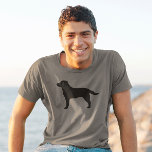 ブラックラボラブラドールレトリエバードッグブリードシルエット Tシャツ<br><div class="desc">このブラックラブラドールレトリエバーシルエットティーは、様々なTシャツのスタイル男性へ、女性、子供やベビーで利用できる。ブラックラクールボ愛好家のためのギフトあらゆる大事な行事。チョコレートや黄色のラブラドールレトリバーなど、より多くの犬種のティーについては、Jenn's Doodle Worldを参照。</div>