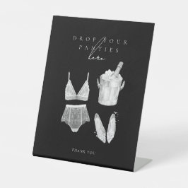 ブラックランジェリモダンーのシャワーゲーム 台座サイン