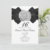 ブラックリボンと白いバラのエレガントな招待状 招待状 (スタンド正面)