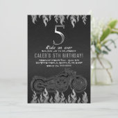 ブラックレザーシルバーバイク 5 5歳の誕生日 招待状 (スタンド正面)