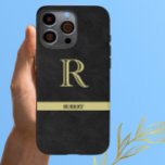 ブラックレザーテクスチャモノグラム名金ゴールド iPhone 16 PRO MAXケース<br><div class="desc">モノグラムパーソナライズされたと名前。金ゴールドエレガントレタリング（実際の革ではない）を使用したブラックレザーテクスチャ。洗練された父の日の贈り物アイディアパパやおじいちゃん（夫/重要な他）。また、完璧な休日または退職ギフトアイディアである可能性があもしる。あなたは任意のデザイン支援または特別な要求が必要な、ちょうど私たちにチャットを送信し、私たちはあなたのためにそれを実現する。</div>