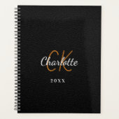 ブラックレザーモノグラムイニシャル名2025 プランナー手帳 (正面)