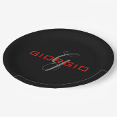 ブラックレッドあなたの名前イニシャルモノグラムモダン ペーパープレート (アングル)