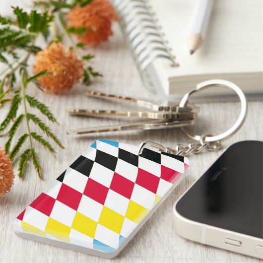 ブラックレッドイエローブルーバイエルダイヤモンド国旗のパターン キーホルダー (正面右)