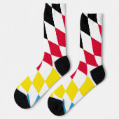 ブラックレッドイエローブルーバイエルダイヤモンド国旗のパターン ソックス (左)