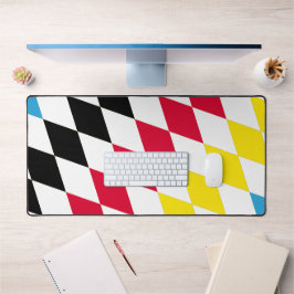 ブラックレッドイエローブルーバイエルダイヤモンド国旗のパターン デスクマット
