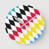 ブラックレッドイエローブルーバイエルダイヤモンド国旗のパターン ラウンド壁時計 (正面)