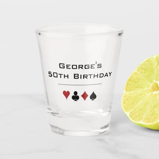 ブラックレッド賭博カジノカードスーツ誕生日 ショットグラス (正面)