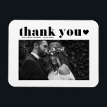 ブラックレトロタイポグラフィ写真結婚の皆様へ マグネット<br><div class="desc">祝感謝していカスタマイズ可能な写真で愛と感謝の意を結婚表現できる！このユニーク記念の品は、愛する人に特別な日を思い出させ表現るのに最適ですが、思い出に感謝してい残る方法で。レトロなはっきりしたタイポグラフィとハートオーバーレイを搭載。あなたの詳細を追加して結婚それをパーソナライズ。この写真感謝していは他のカードの株式でも利用可能である。感謝のノートを写真のパーソナライズされたあなたのマ結婚グネットと思い出感謝していせるよ。今日あなたの愛する人々に冷蔵庫のために到達するたびに特別な日の喜びを覚えさせなさい！</div>