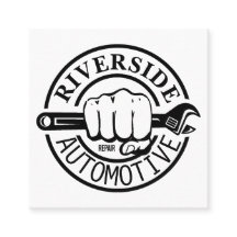 ブラックレンチの手の自動修理工場のロモダンゴ