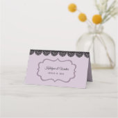 ブラックレースオンソフトラベンダーカスタムウェディング プレイスカード (裏面)