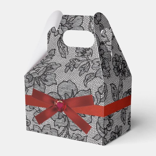 ブラックレース1とレッドサテン フェイバーボックス (正面サイド)