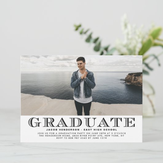 ブラックヴィンテージタイポグラフィ写真卒業パーティー 招待状 (スタンド正面)