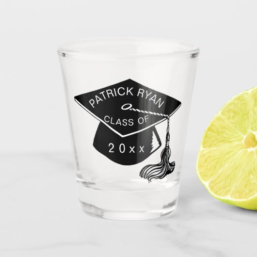 ブラック卒業キャップモノグラム名クラス2023 ショットグラス (正面)