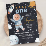 ブラック宇宙ファーストのまわりにトリップサン1st誕生日 招待状<br><div class="desc">ブラック宇宙のまわりにFirst Trip Sun 1st Birthday招待状かわいい男の子の外宇宙をテーマにした最初の誕生日の招待状。宇宙船、様々な星、惑星と太陽、そして宇宙のヘルメットの内側に写真を持つ宇宙飛行士が登場する。この最初の旅のまわりには、太陽の誕生日の招待は、宇宙をテーマにした最初の誕生日パーティーへの招待状ゲストへの可愛い方法である。</div>