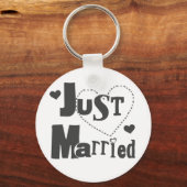 ブラック文字とハートたった今結婚しました キーホルダー (正面)