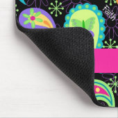 ブラック明るい赤紫色ピンクモダンペイズリーモノグラム マウスパッド (コーナー)