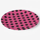 ブラック水玉模様オン明るい赤紫色 ペーパープレート (アングル)