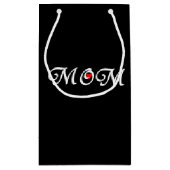 ブラック背景のママ赤いハート抱き枕。 スモールペーパーバッグ (裏面)