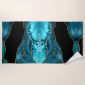 ブラック金ゴールドとティール（緑がかった色）アガテ、モノグラムとホワイトネーム ビーチタオル (正面)