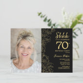 ブラック金ゴールドエレガントサプライズ写真70誕生日 招待状 (スタンド正面)
