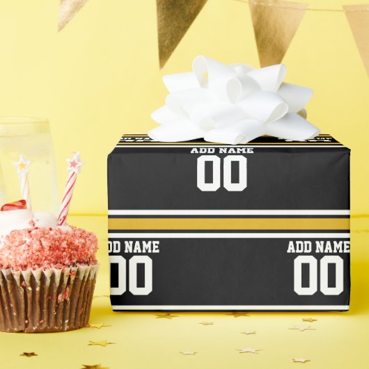 ブラック金ゴールドサッカージャージー名前をカスタムする番号 ラッピングペーパー (誕生日パーティー)