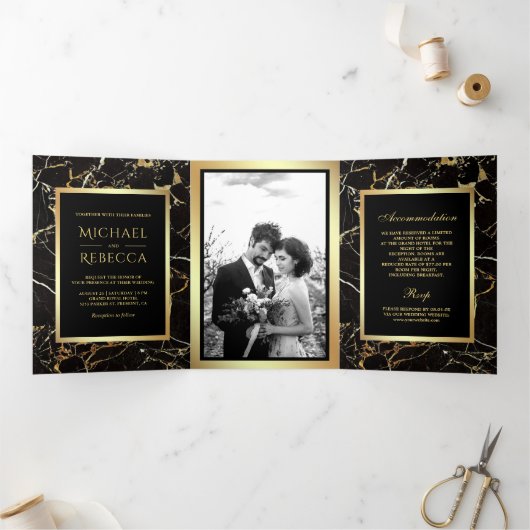 ブラック金ゴールドフェイク大理石ゴールドフォイル結婚フォト 三つ折り招待状 (内部)