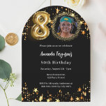 ブラック金ゴールドフォトスター80th birthday arch 招待状<br><div class="desc">80モダン歳のスタイリッシュ誕生日パーティーへの招待。クラシックの黒い背飾景、黄金の星。カスタマイズしてパーティー詳細を追加する。</div>