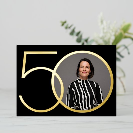 ブラック金ゴールドフォトミニマル50th誕生日パーティー 箔招待状 (立ち正面)