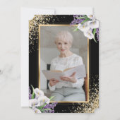 ブラック金ゴールドホワイトフローラフォトお祝いオブ・ライフ 招待状 (裏面)