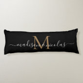 ブラック金ゴールドモノグラムのスクリプトの新規記念日 ボディピロー (裏面)