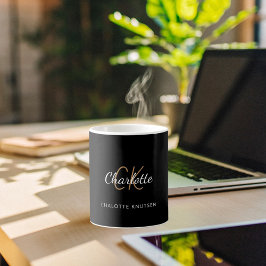 ブラック金ゴールドモノグラムイニシャルスクリプトエレガント コーヒーマグカップ