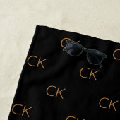 ブラック金ゴールドモノグラムイニシャル名スクリプトエレガント ビーチタオル (インサイチュ)