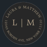 ブラック金ゴールドモノグ結婚ラム ラウンドシール<br><div class="desc">ミニマモダンリストの結婚ステッカーは、あなたの2つのイニシャルモノグラムとアドレスを特徴とする。シックでシンプルシックな来デザインとして今でもスタイリッシュある。これらの封筒は素晴らし、結婚式招待状スイートにエレガントtouchを追加する方法である。</div>