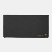 ブラック金ゴールドレザーテクスチカスタムャのモノグラム名 デスクマット (正面)