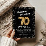 ブラック金ゴールド70th大人誕生日 サンキューカード<br><div class="desc">色エレガントに変えることができる黒い背景スタイリッシュと、金ゴールドスパークリーグリッター、70個の金ゴールドヘリウムバルーンとパーソナライズする簡単のテンプレートを備えた20歳の誕生日パーティーのサンキューカード。</div>