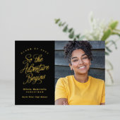 ブラック金ゴールド「冒険が始まる」卒業 箔招待状 (立ち正面)