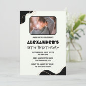 ブラック13歳の誕生日招待状少年シンプル写真 招待状 (スタンド正面)
