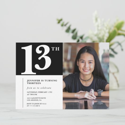 ブラック13歳の誕生日招待状 おしゃれ女子フォト 招待状 (スタンド正面)