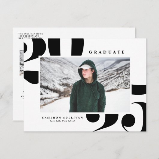 ブラック2025はっきりしたタイポグラフィ写真卒業 案内ポストカード (正面/裏面)