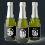 ブラック50th Any Age Birthday Party カスタムMini スパークリングワインラベル<br><div class="desc">ホワイトブラック50thパーソナライズされた任意の誕生日パーティミニワインラベルきらめく付き</div>